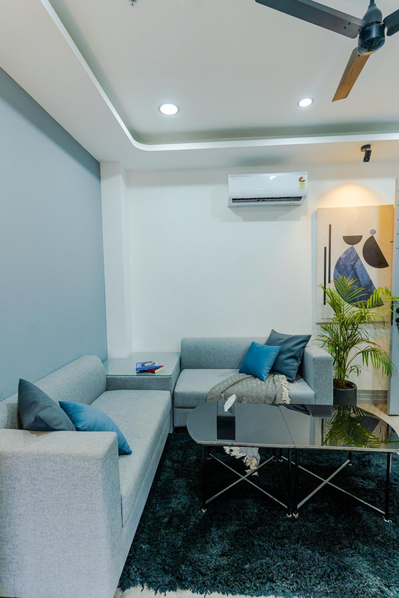 Bedchambers Luxury Apartment Near Golf Course Road Gurgáon Kültér fotó