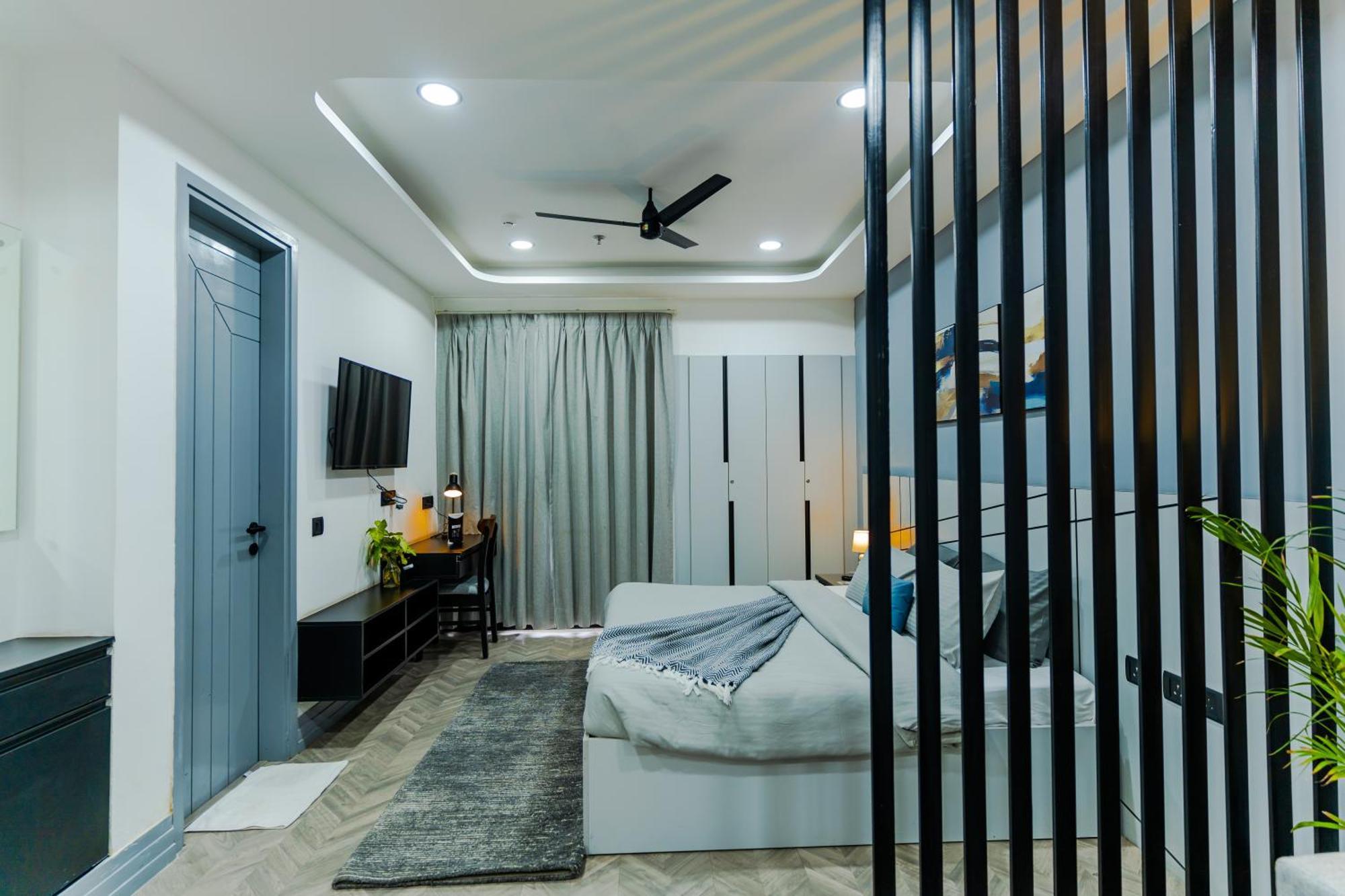 Bedchambers Luxury Apartment Near Golf Course Road Gurgáon Kültér fotó