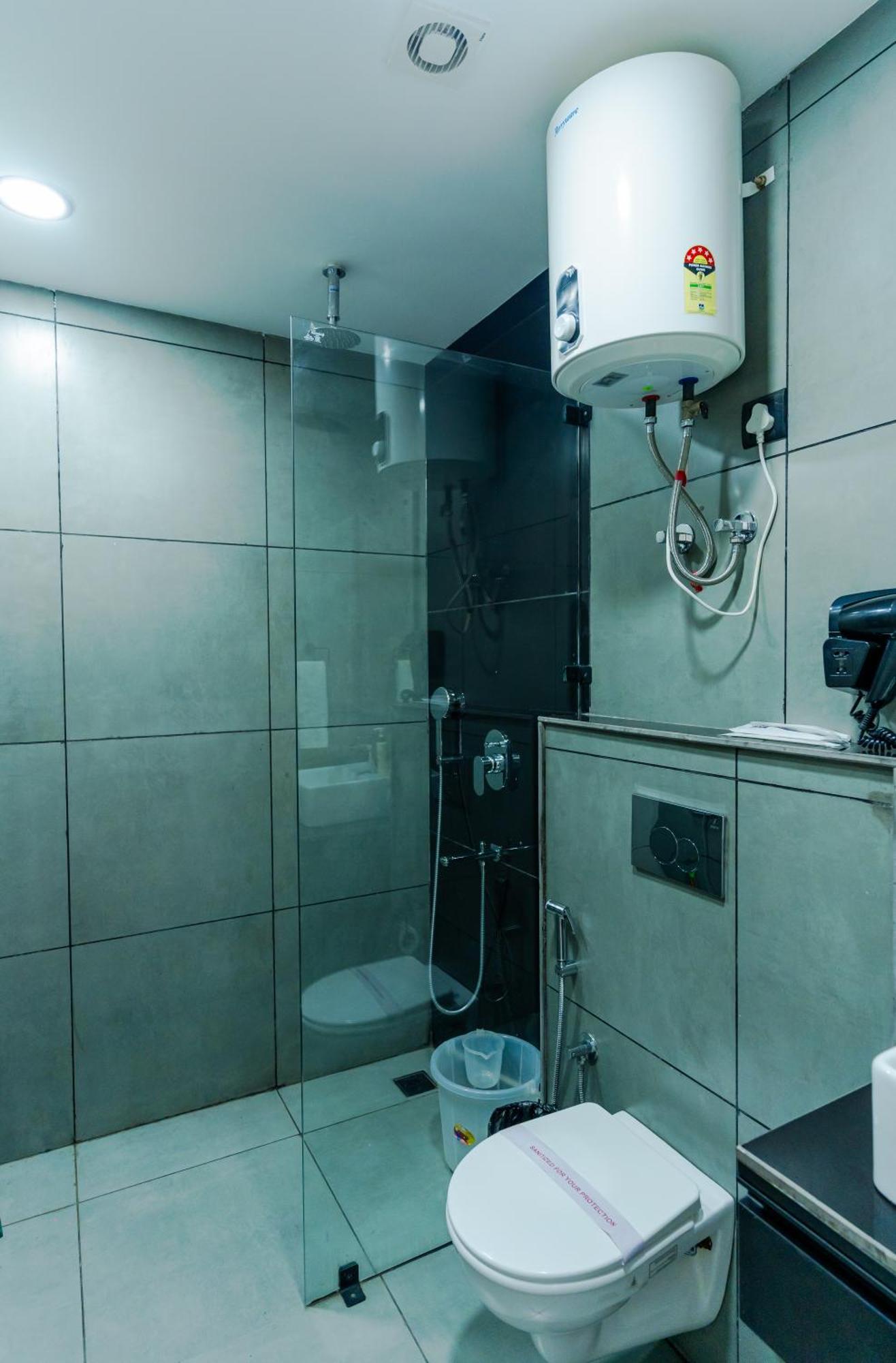 Bedchambers Luxury Apartment Near Golf Course Road Gurgáon Kültér fotó