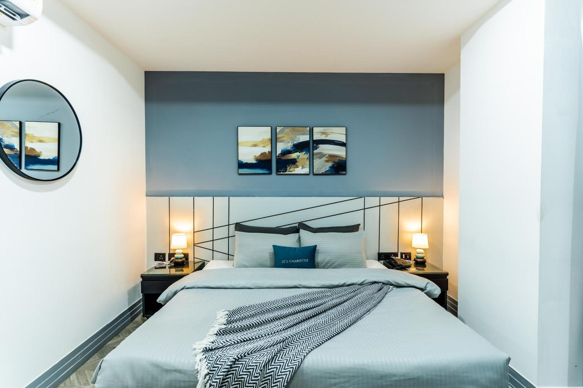 Bedchambers Luxury Apartment Near Golf Course Road Gurgáon Kültér fotó