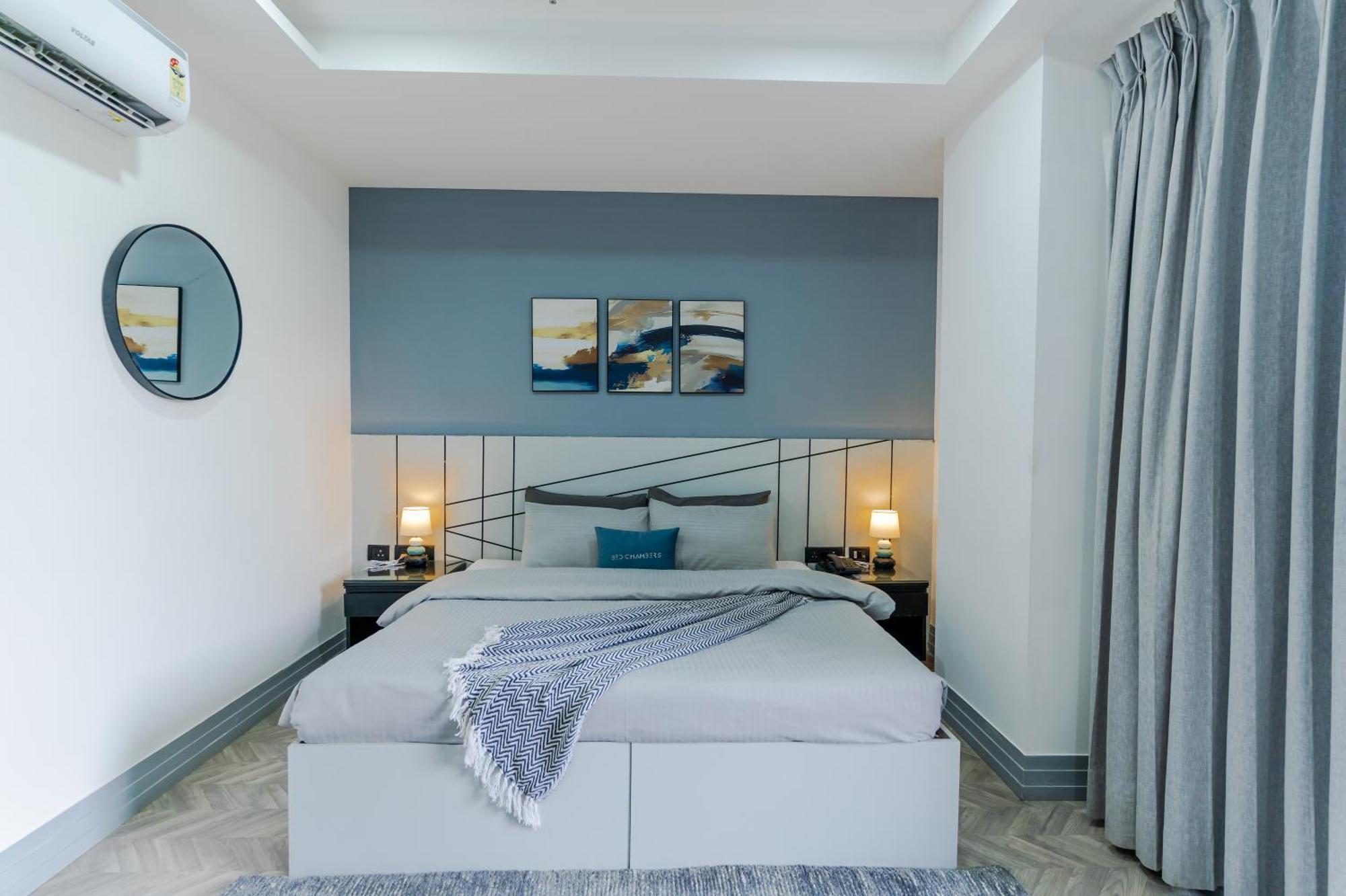 Bedchambers Luxury Apartment Near Golf Course Road Gurgáon Kültér fotó