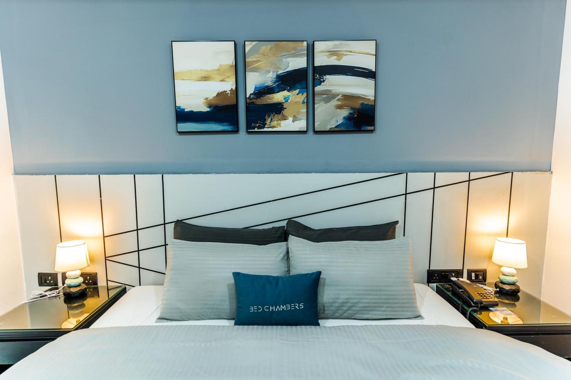 Bedchambers Luxury Apartment Near Golf Course Road Gurgáon Kültér fotó